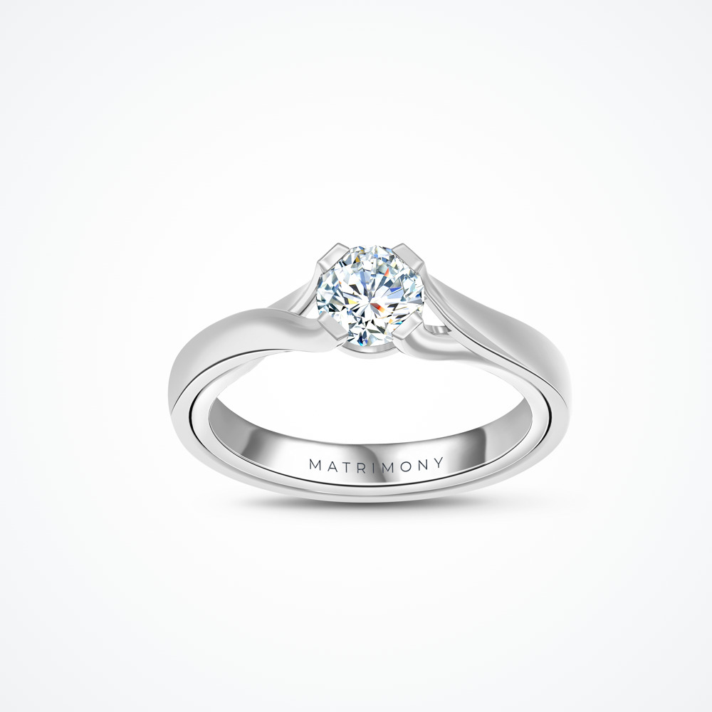 Anillo de compromiso de solitario con diamante principal redondo con combinación de textura mate y brillante Anillo de compromiso de solitario con diamante principal redondo con combinación de textura mate y brillante